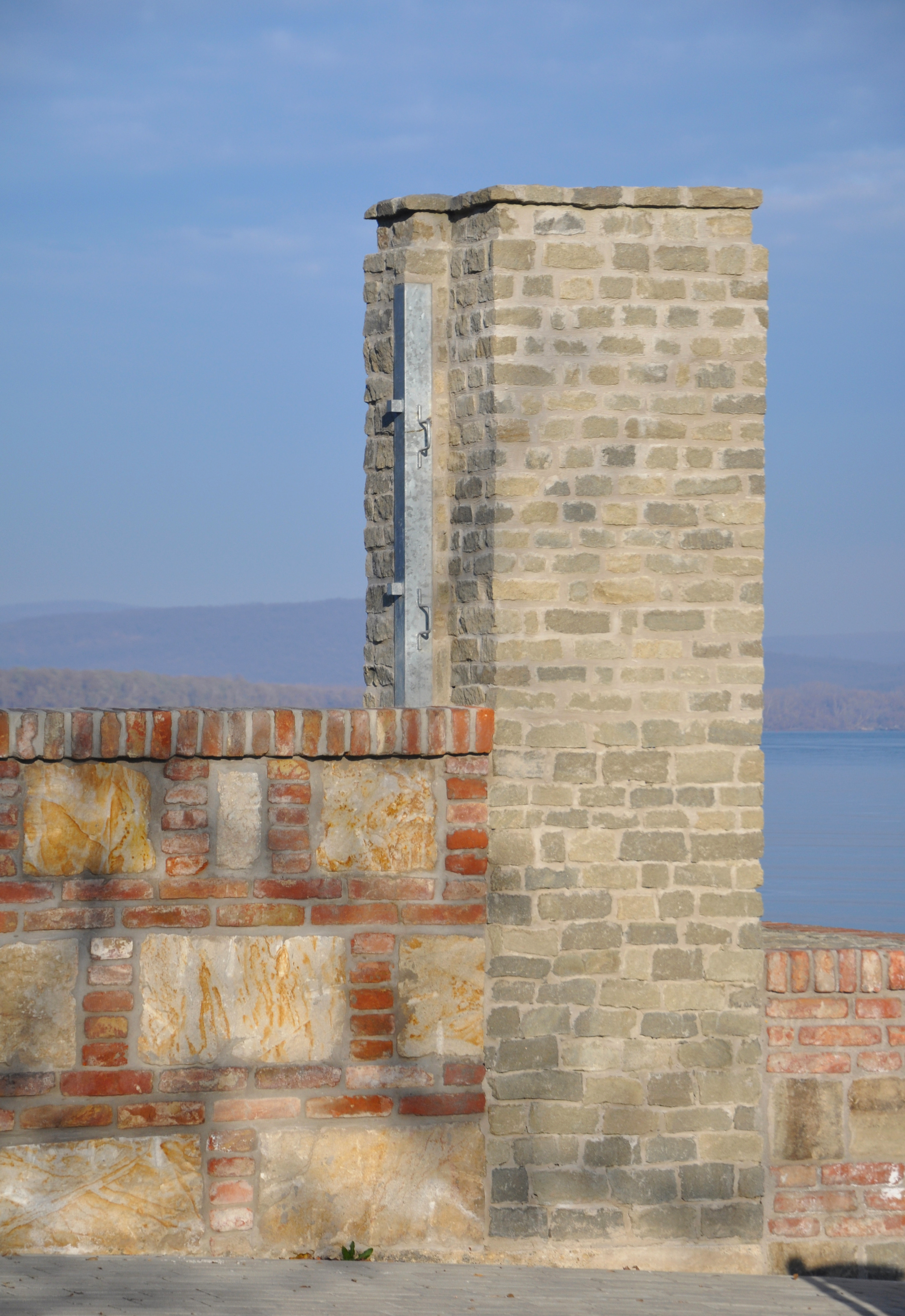 Árvizi sarokpillér