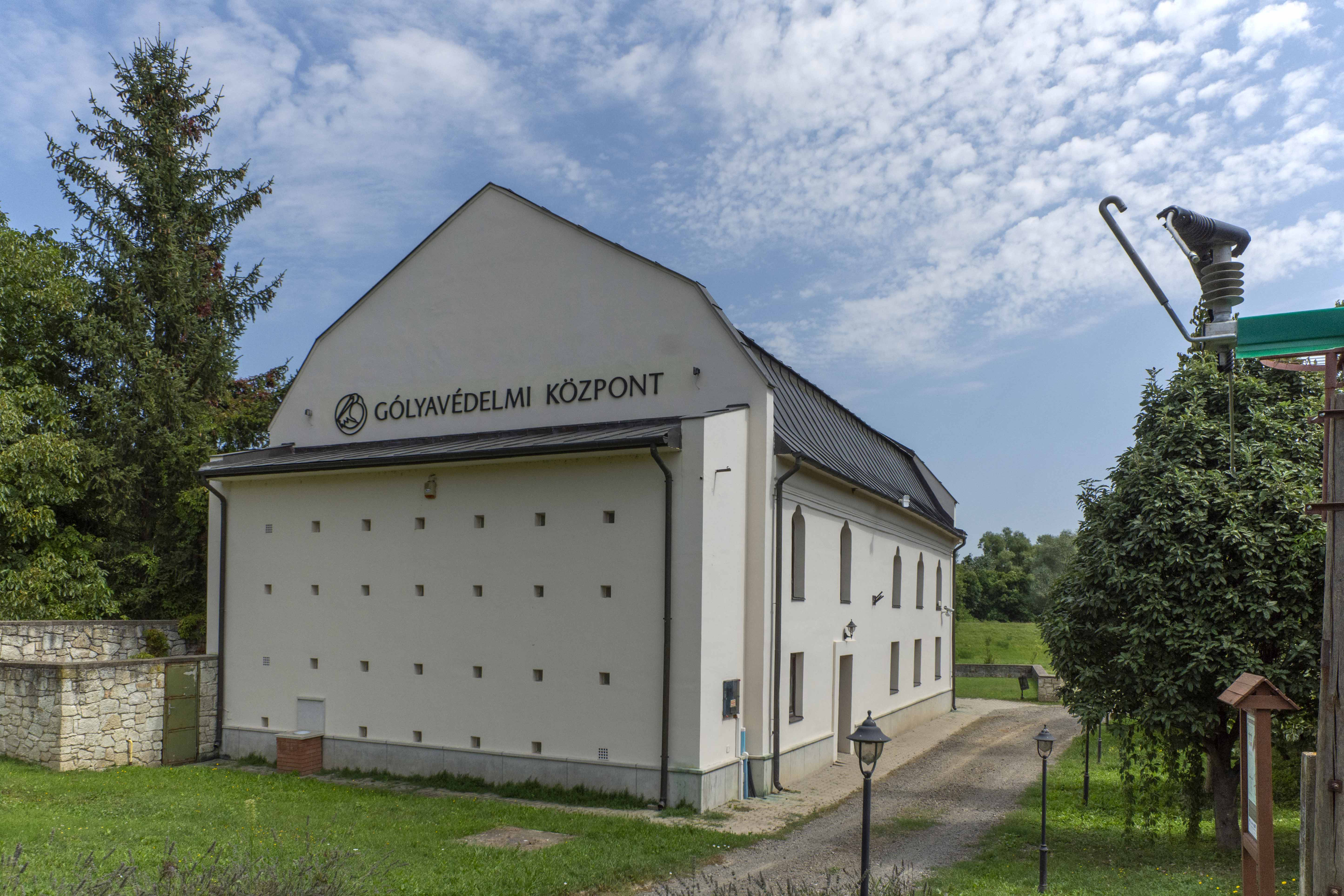 Gólyavédelmi közont