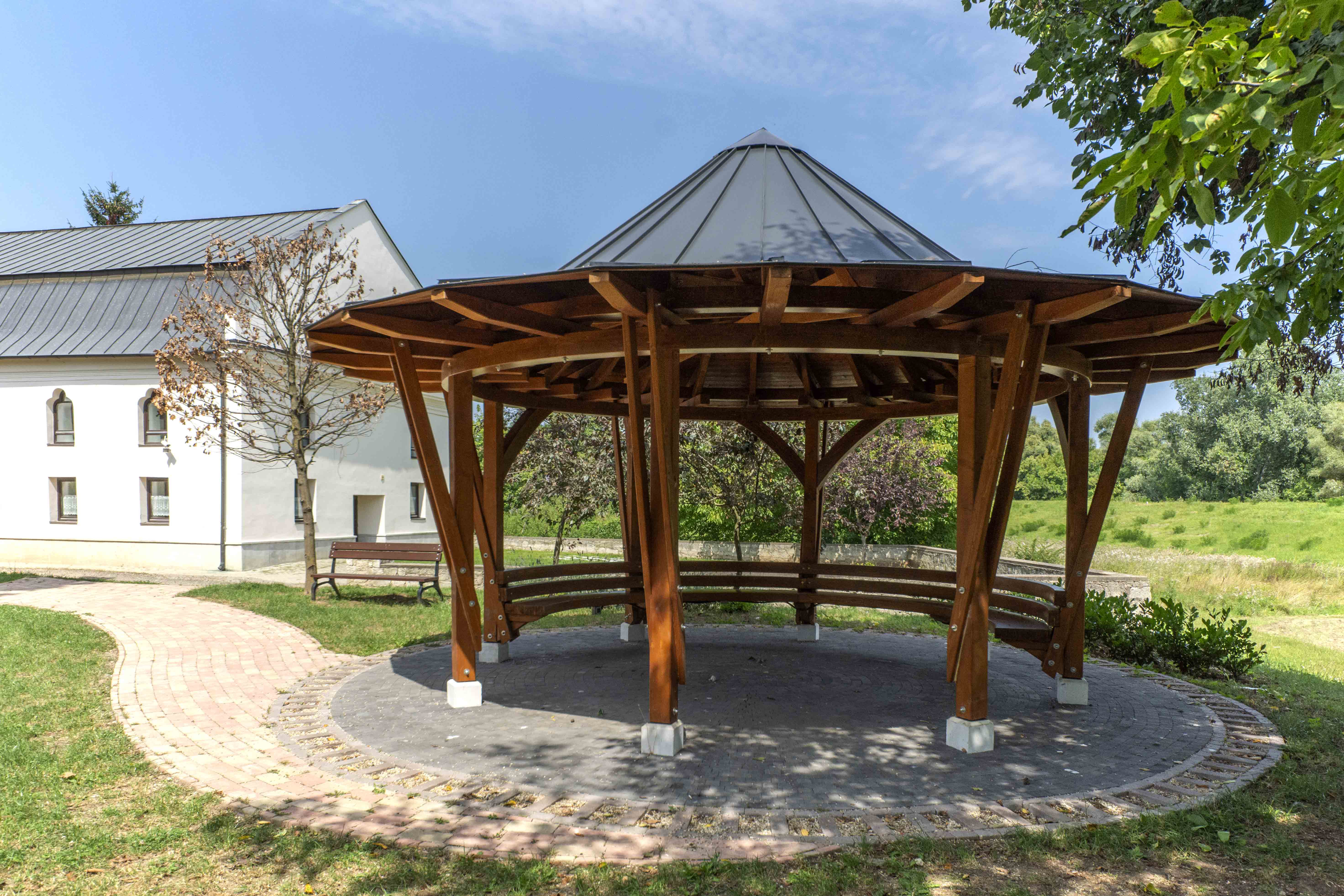 Pavilon a központtal