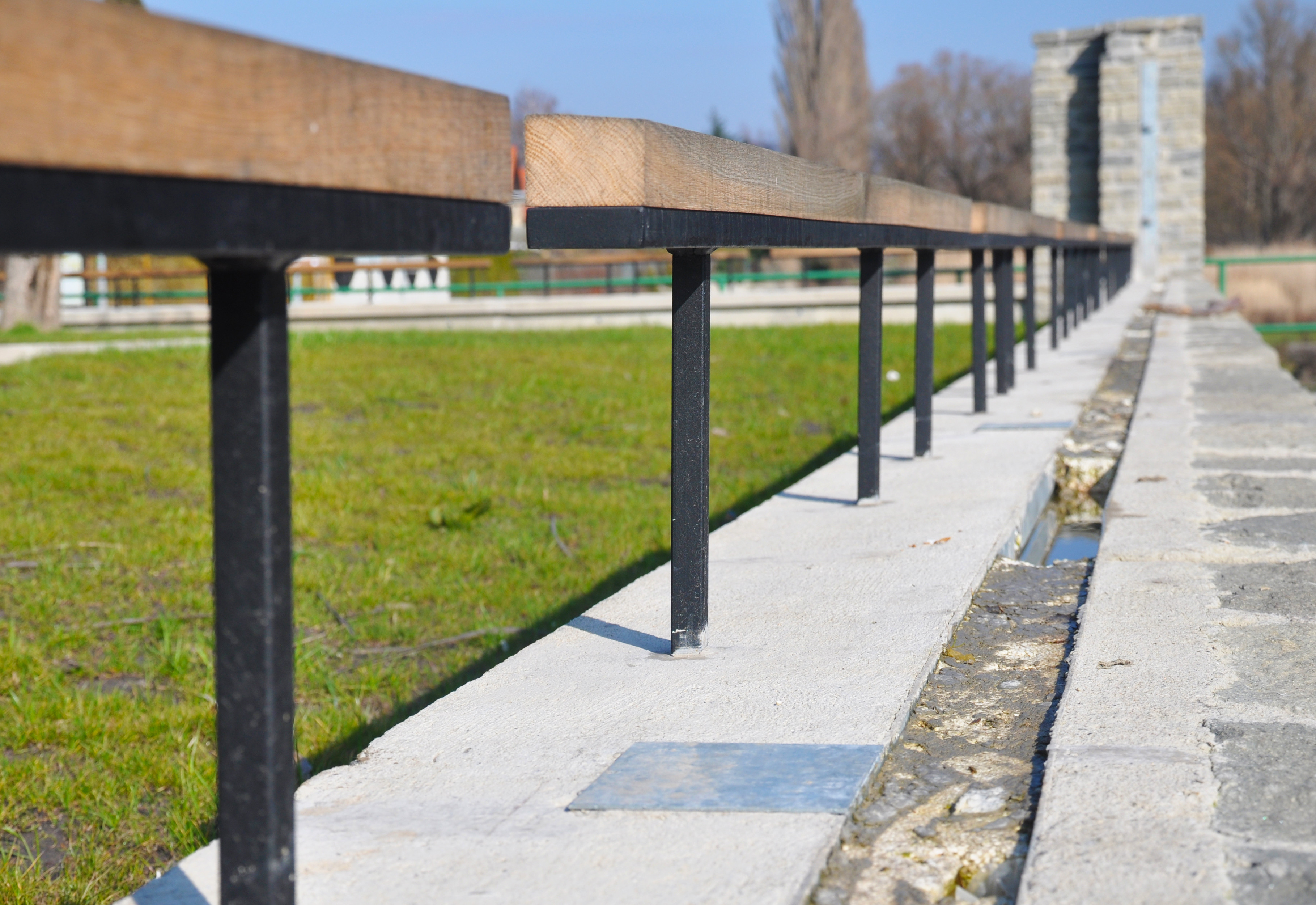 Korlátrúd az árvizi falon