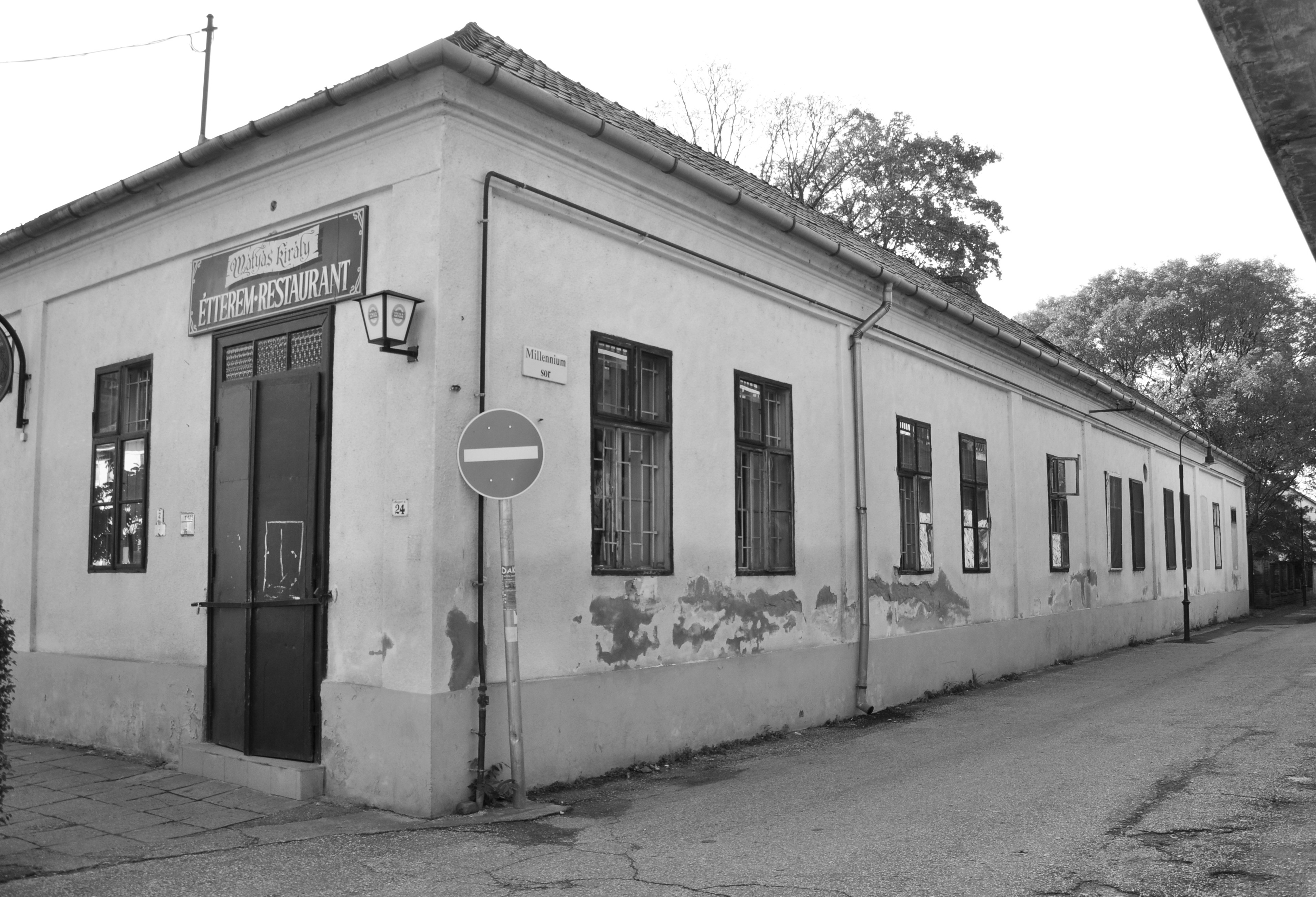 Eredeti épület utcai fotója