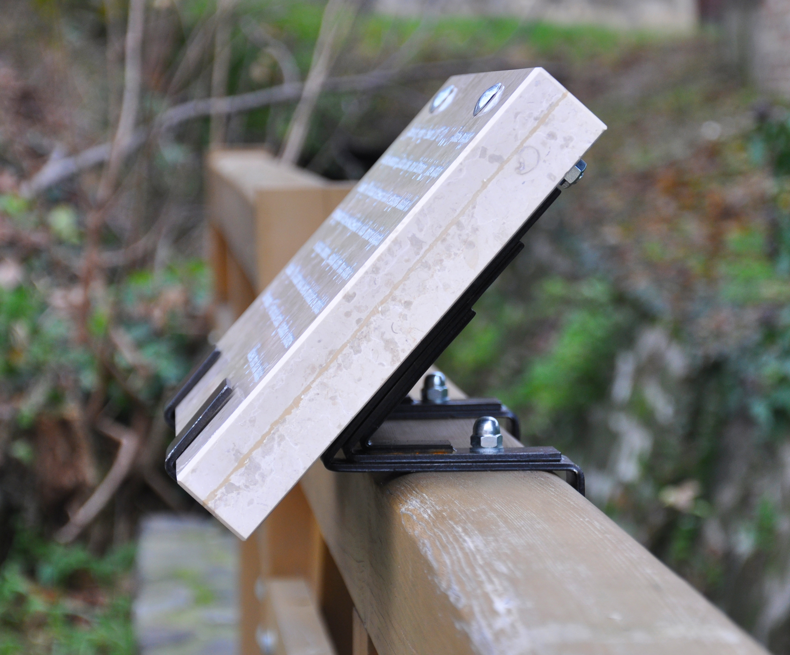 Ismertető kőtábla